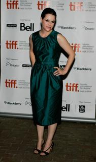 Emily Hampshire feet photo thumbnail