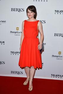 Emily Hampshire feet photo thumbnail