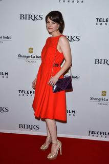 Emily Hampshire feet photo thumbnail