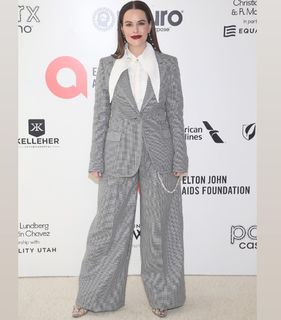 Emily Hampshire feet photo thumbnail