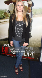 Emily Head feet photo 10
