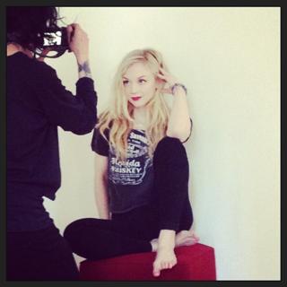 Emily Kinney feet photo thumbnail
