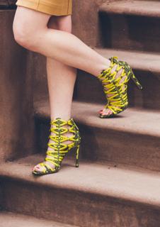 Emily Kinney feet photo thumbnail