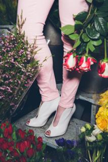 Emily Kinney feet photo thumbnail
