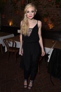 Emily Kinney feet photo thumbnail