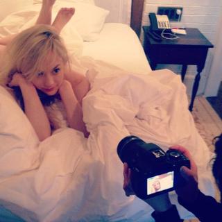 Emily Kinney feet photo thumbnail
