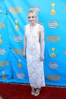 Emily Kinney feet photo thumbnail
