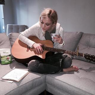 Emily Kinney feet photo thumbnail