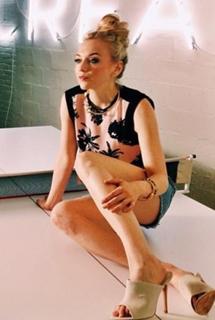 Emily Kinney feet photo thumbnail