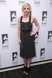 Emily Kinney feet photo thumbnail