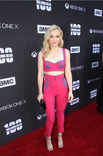 Emily Kinney feet photo thumbnail
