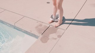 Emily Kinney feet photo thumbnail