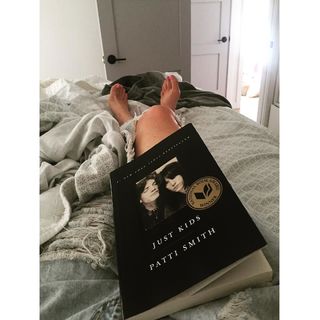 Emily Kinney feet photo thumbnail