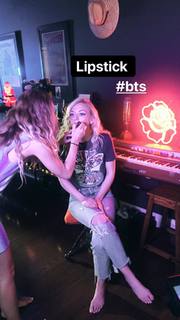 Emily Kinney feet photo thumbnail