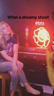 Emily Kinney feet photo thumbnail