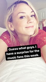 Emily Kinney feet photo thumbnail
