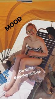Emily Kinney feet photo thumbnail