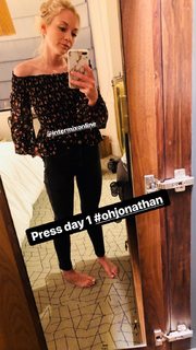 Emily Kinney feet photo thumbnail