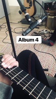 Emily Kinney feet photo thumbnail