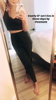 Emily Kinney feet photo thumbnail