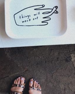 Emily Kinney feet photo thumbnail