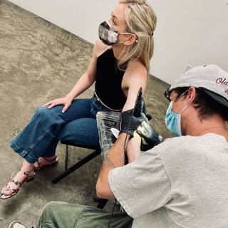 Emily Kinney feet photo thumbnail