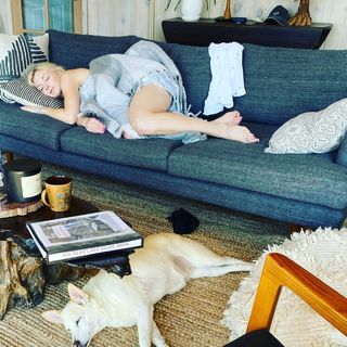 Emily Kinney feet photo thumbnail
