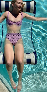 Emily Kinney feet photo thumbnail