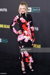 Emily Kinney feet photo thumbnail