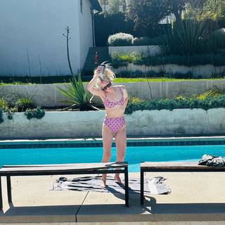 Emily Kinney feet photo thumbnail