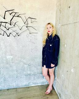 Emily Kinney feet photo thumbnail