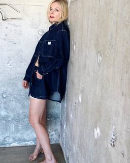 Emily Kinney feet photo thumbnail