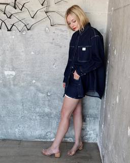 Emily Kinney feet photo thumbnail