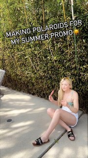Emily Kinney feet photo thumbnail