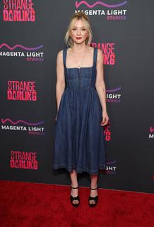 Emily Kinney feet photo thumbnail