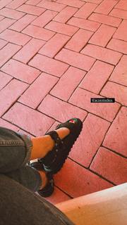 Emily Kinney feet photo thumbnail