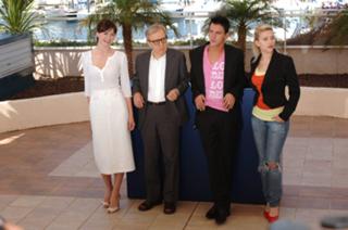 Emily Mortimer feet photo thumbnail