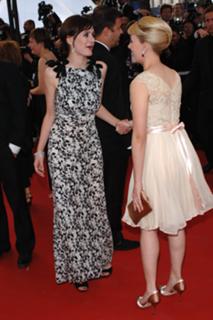 Emily Mortimer feet photo thumbnail