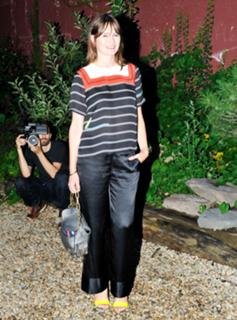 Emily Mortimer feet photo thumbnail