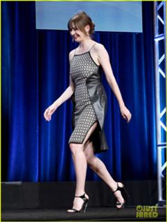 Emily Mortimer feet photo thumbnail