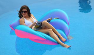 Emily Mortimer feet photo thumbnail