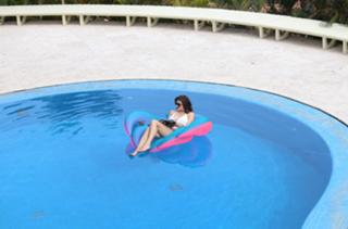 Emily Mortimer feet photo thumbnail