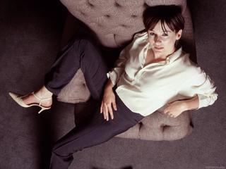 Emily Mortimer feet photo thumbnail