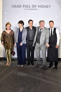 Emily Mortimer feet photo thumbnail