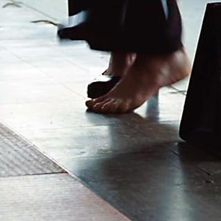 Emily Mortimer feet photo thumbnail