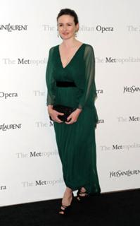 Emily Mortimer feet photo thumbnail