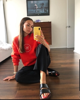 Emily Oberg feet photo 7