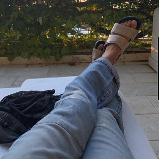 Emily Oberg feet photo 1