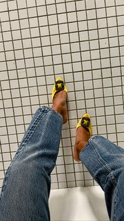 Emily Oberg feet photo 8