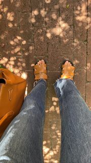 Emily Oberg feet photo 7